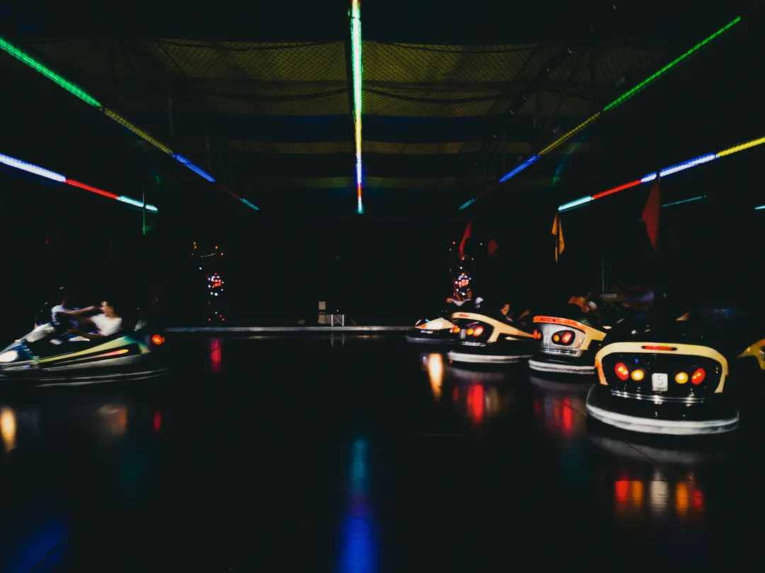 Auto-tamponneuse en mouvement à la fête foraine de Dieulefit (Drôme)
