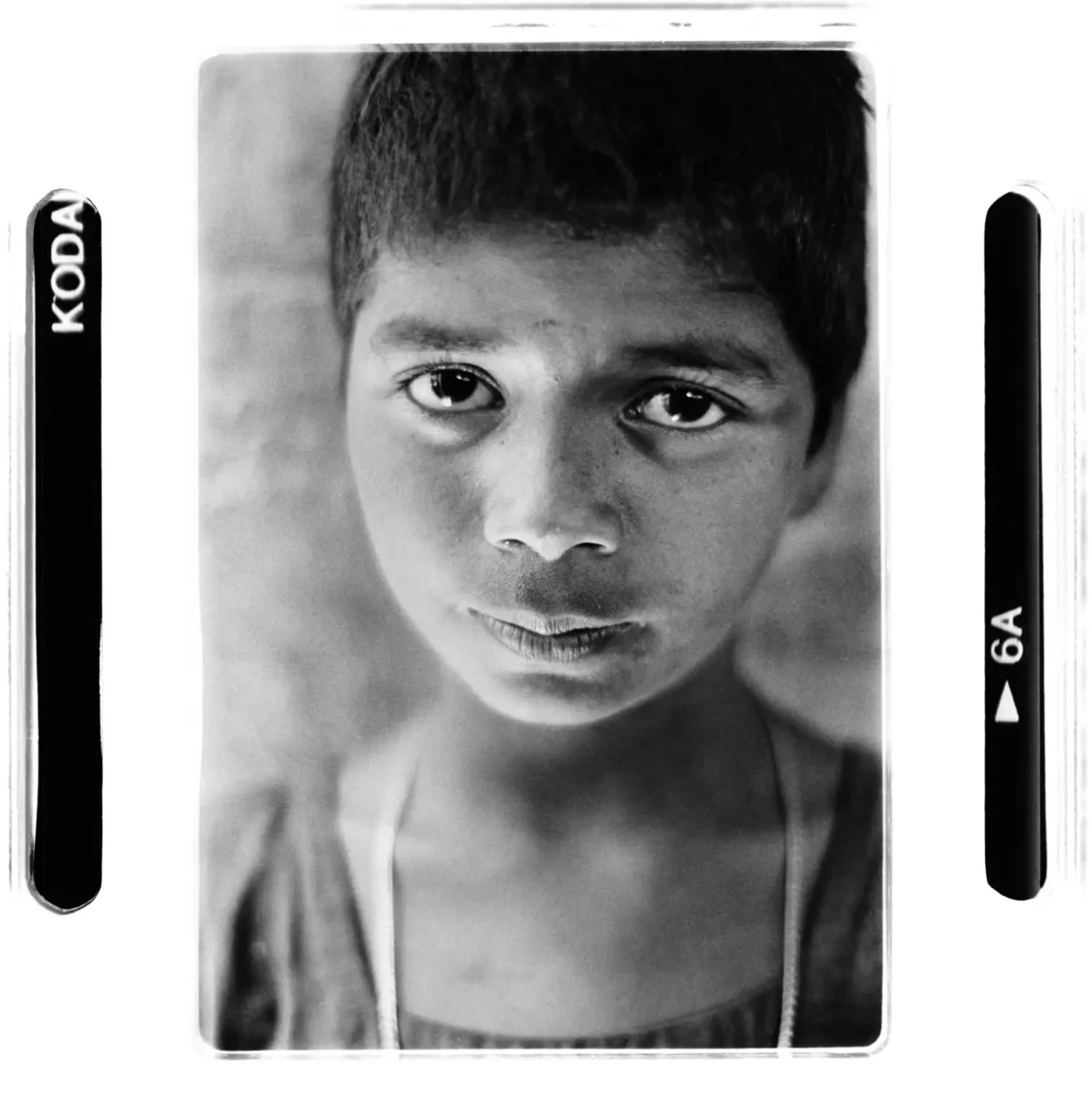 Portrait d'une adolescente, des rues en Inde pour photographie documentaire.