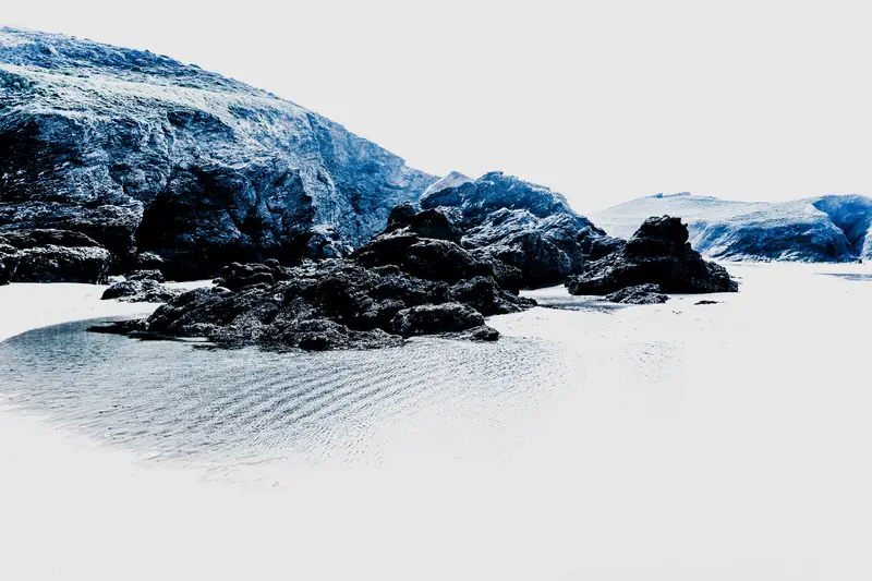 Rochers et estran à marée basse, à Belle-Île-en-Mer – photographie plasticienne, série Welcome to Mars.