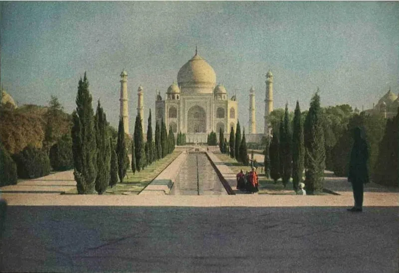 The Taj Mahal at Agra, India in the early morning light. Autochrome photo dated 1914 by Helen Messinger Murdoch.
  </div>, Autochrome photo dated 1914 by Helen Messinger Murdoch »
    style= »width: 100%; height: auto; display: block; »
  />
  <div style=