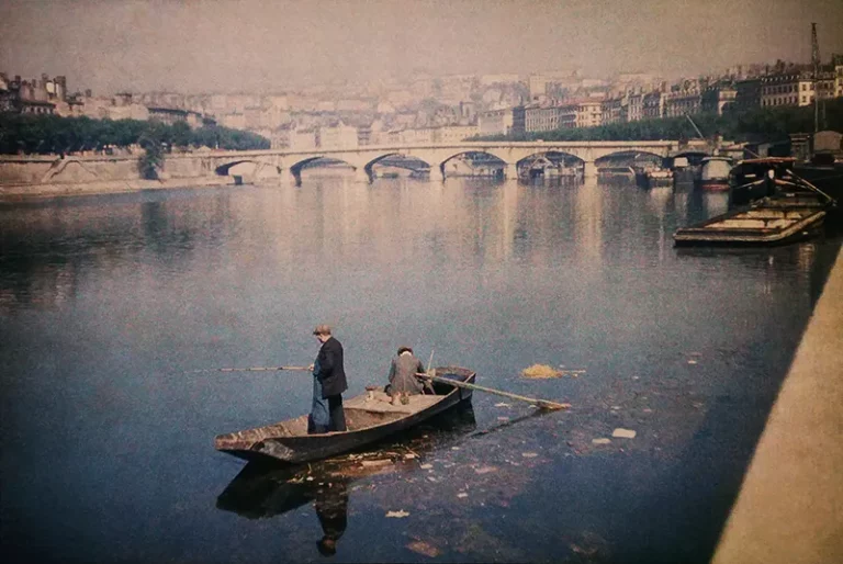 Pont du Change, quai de Saône. Plaque autochrome Lumière, 1935. Collection Institut Lumière.